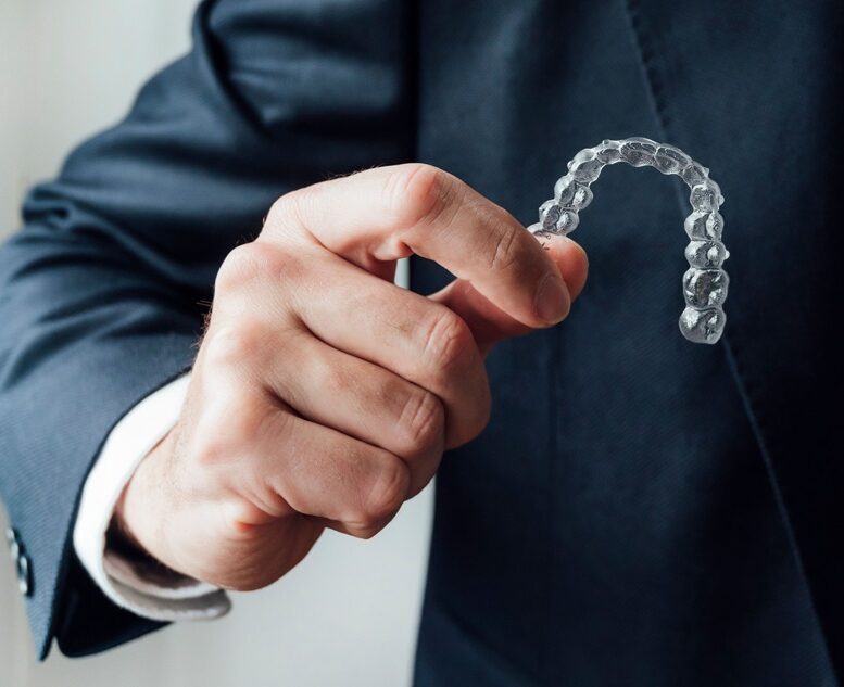 invisalign clear aligners for teeth straightening in dubai